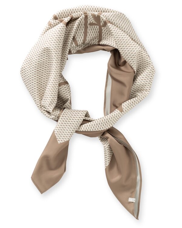 Tuch mit Aufschrift von Yaya