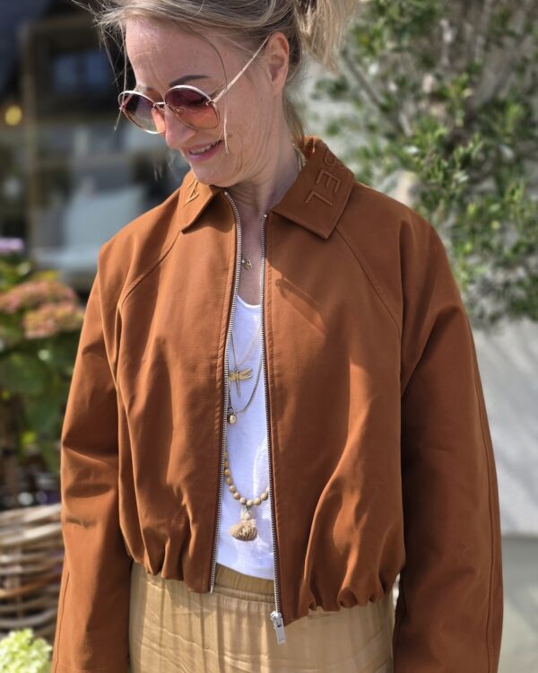 Ballonjacke aus Wildlederimitat von ALIX The Label