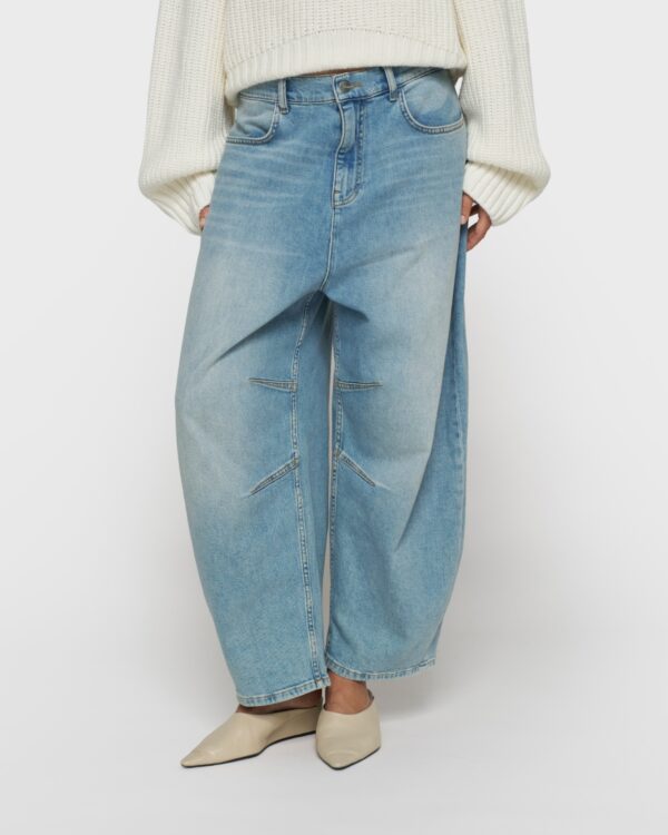 Weit geschnittene Jeans mit zulaufendem Bein von 10Days